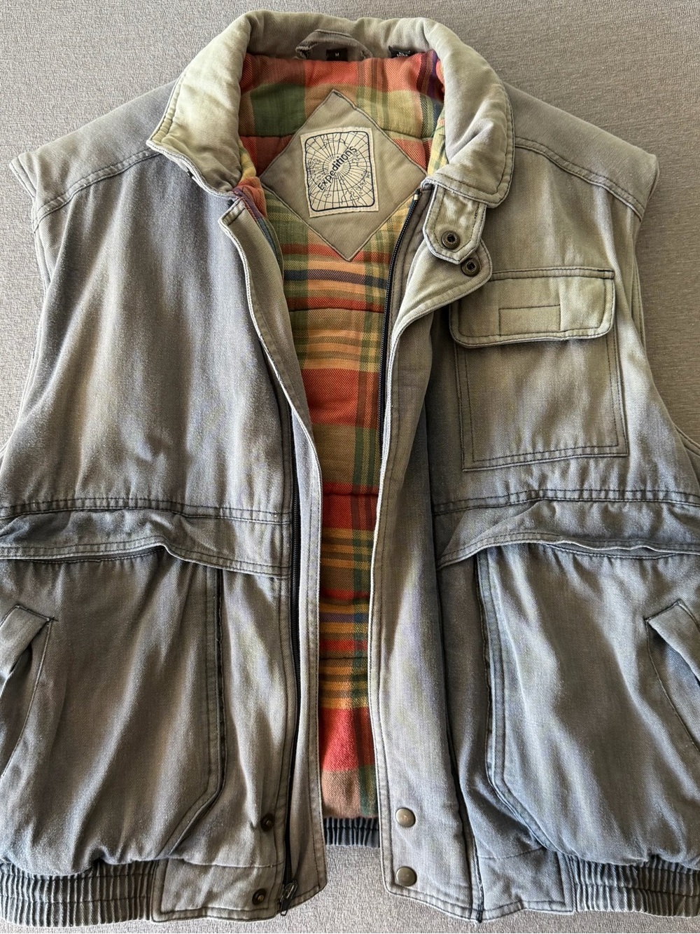 Expeditions Faded Distressed Utility Vest Plaid Lined Multi Pocket Men’s Medium